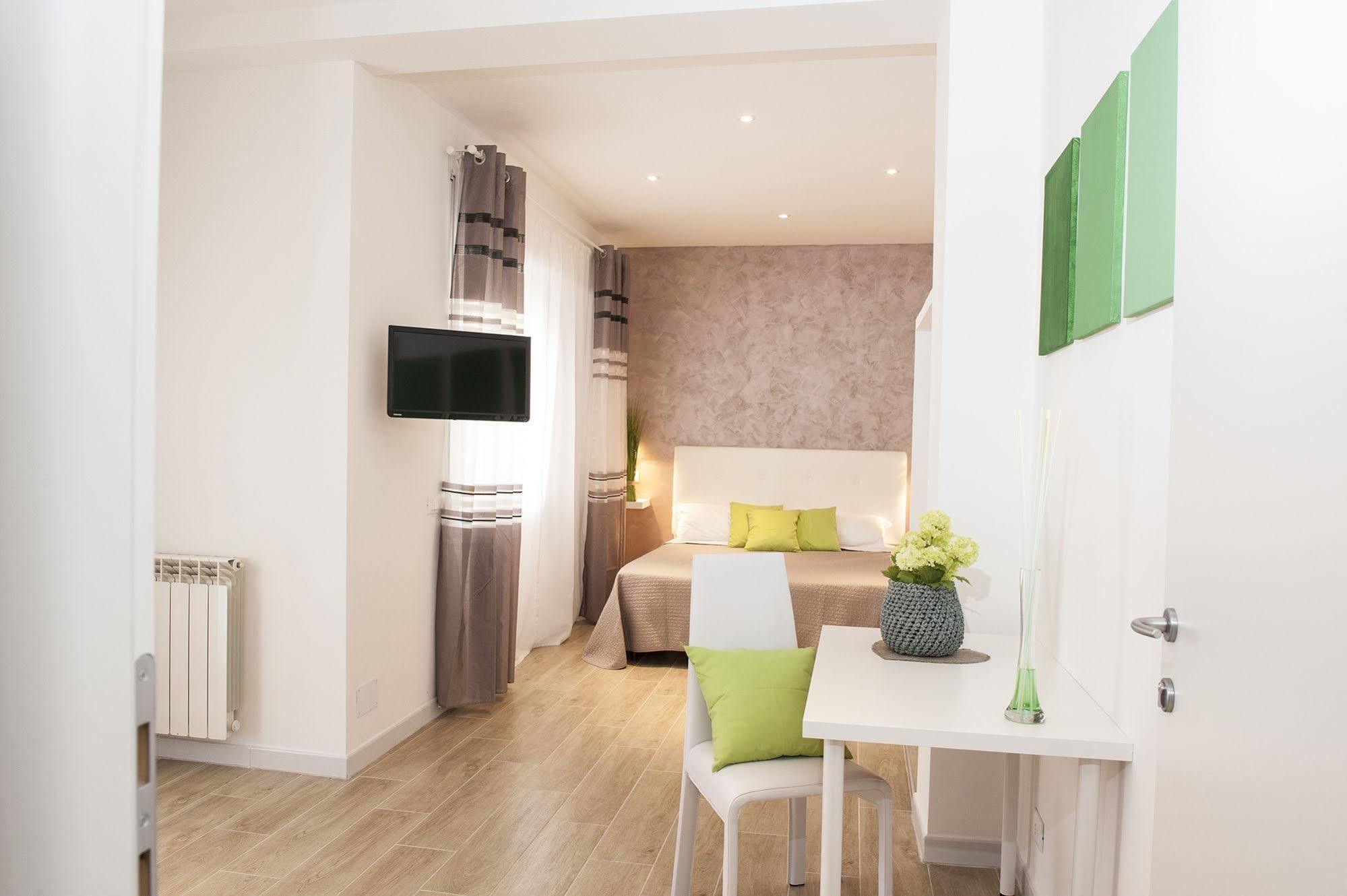 Bed & Breakfast Domus Casaletto 2*